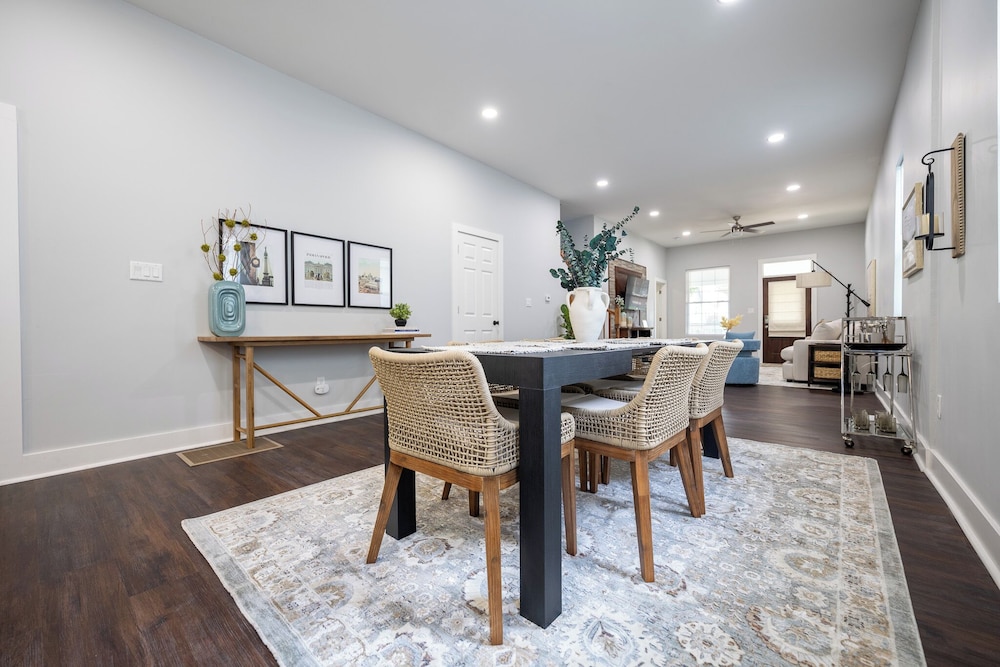 Spacious 5-Bedroom Blue Bungalow