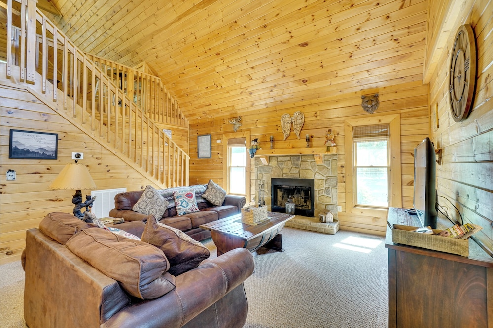Walk to Douglas Lake: Cabin w/ Private Hot Tub!