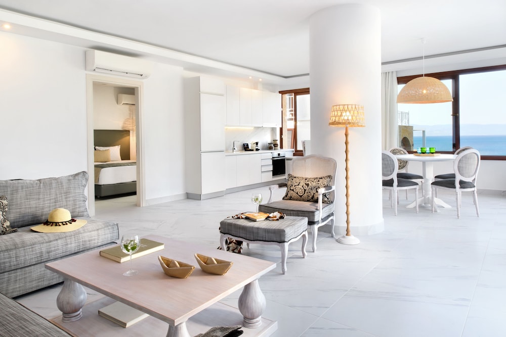 Villa D'Oro - Luxury Villas & Suites