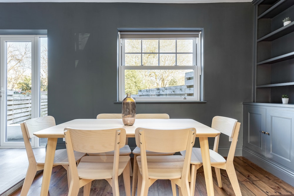 Spacious 3 Bed Flat Putney