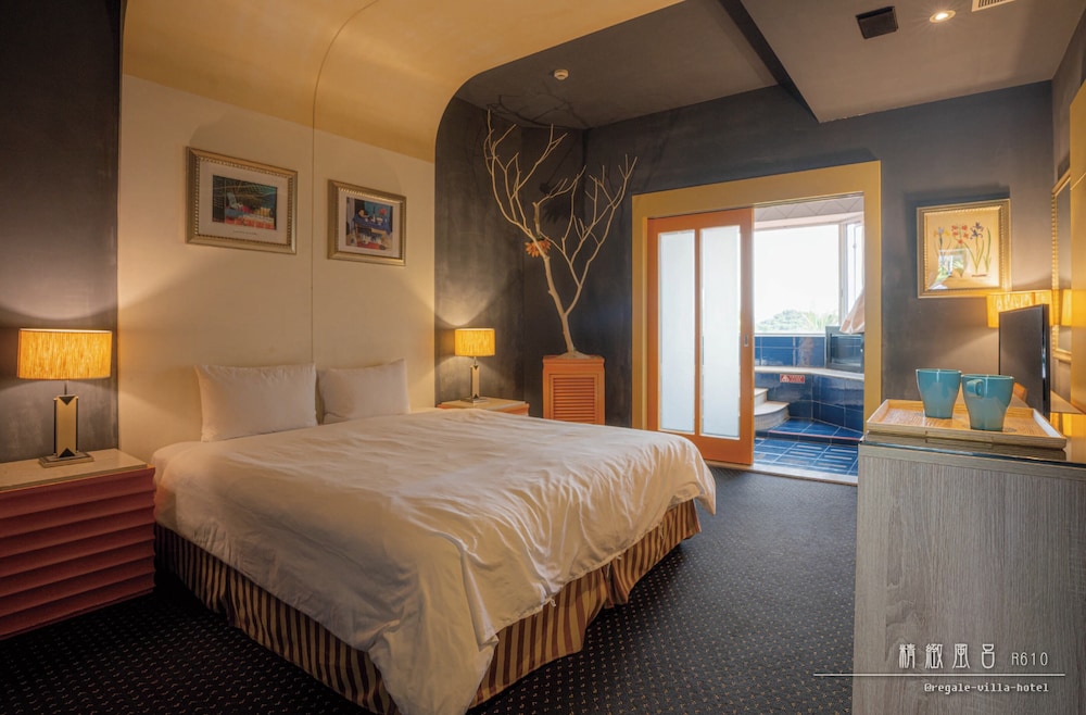 Regale Villa Hotel
