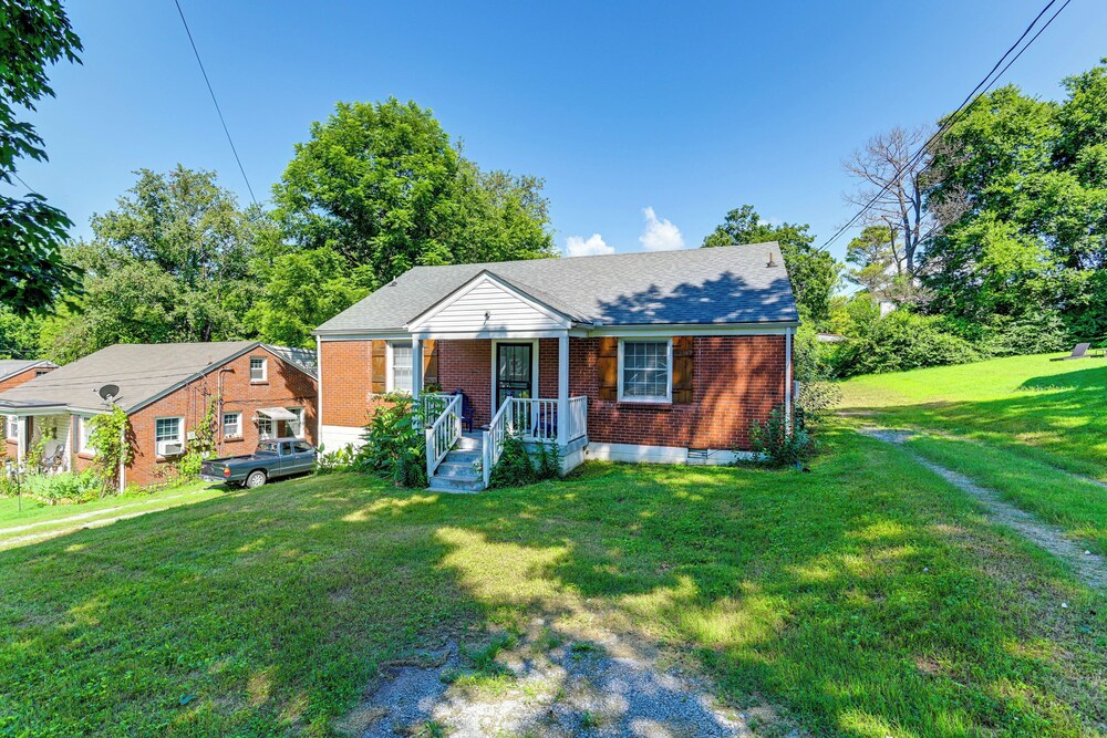 7 Mi to Dtwn: Apt w/ Spacious Yard in Nashville