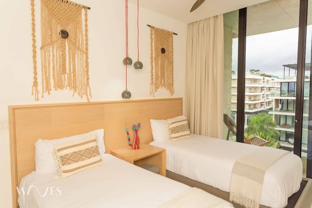 3 Br. Ocean Front PH With Stunning Views