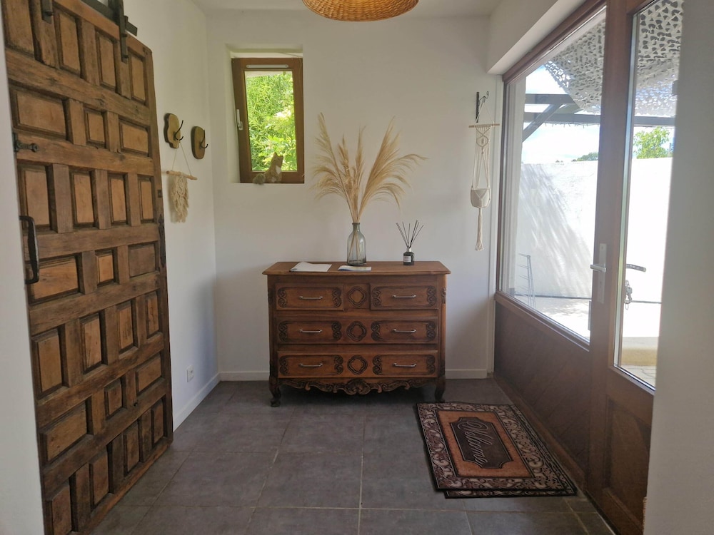 Apartment With Swimming Pool, Wifi