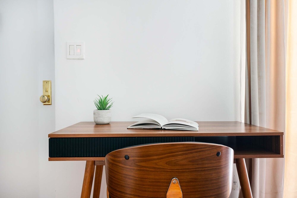 26-1c Gramercy Large 1BR WD