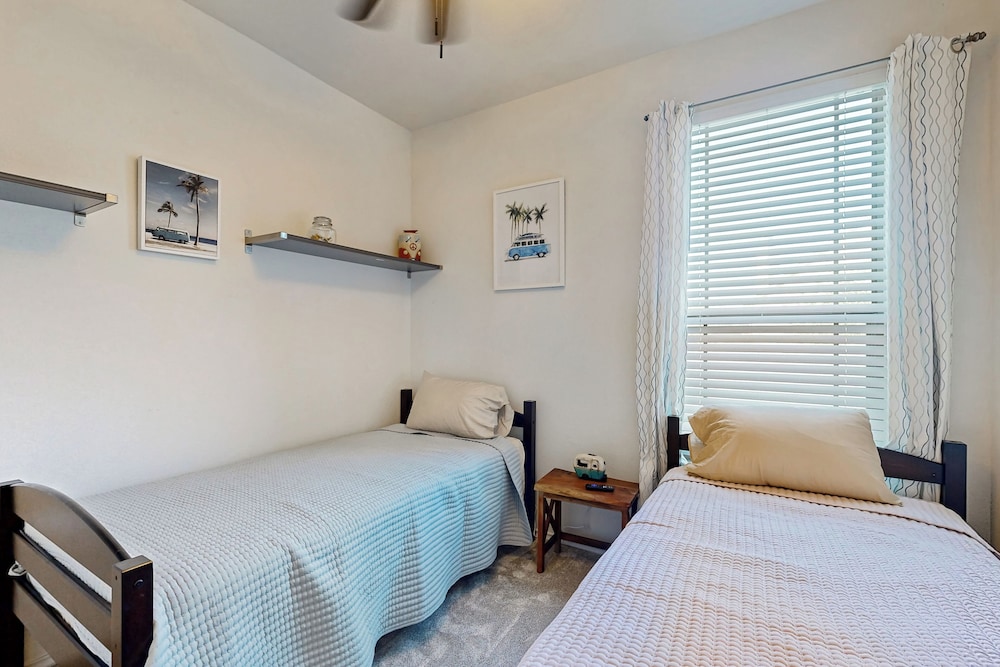 Inviting Home w/ Enlosed Yard & Gas Grill