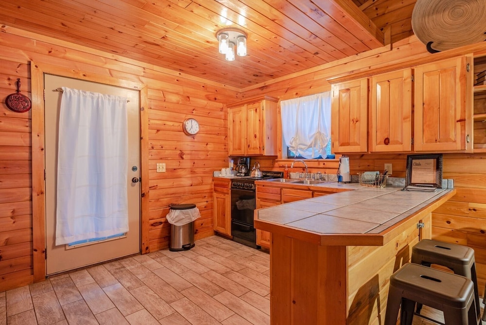 The Haven Studio Bedroom Cabin by Redawning view 3