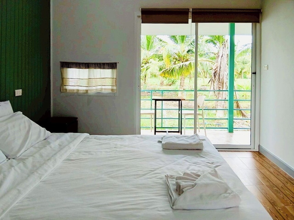 Coco and Canal HomeStory