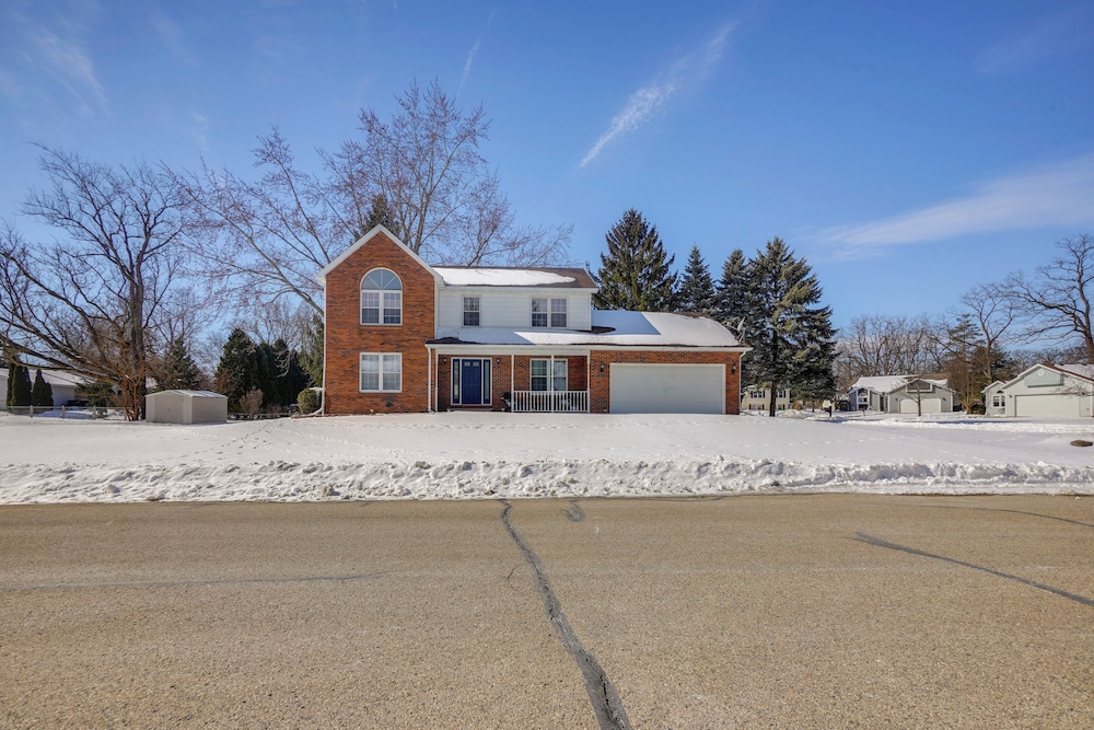 1/2 Mi to Lake Geneva: Home w/ Game Room