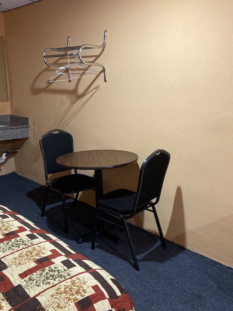 Deer Park Motor Inn view 2