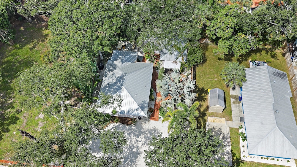 Hidden Oasis A 1 Bedroom Bungalow