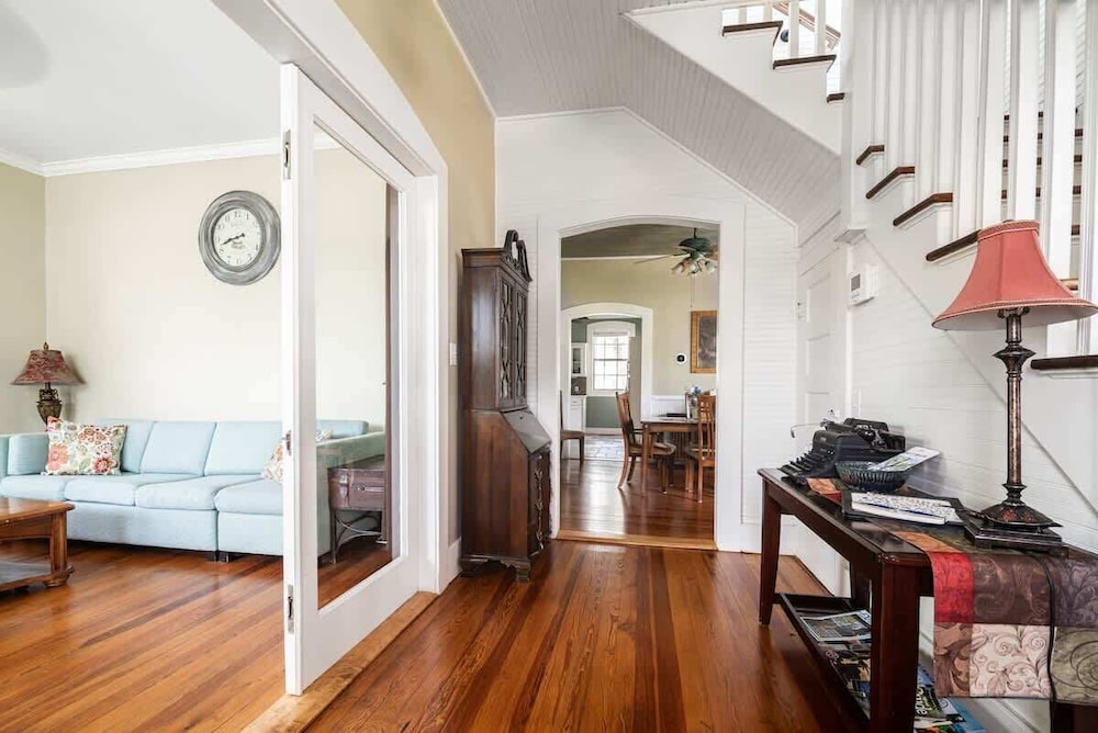 Prime Location-walk to Food, Bars and Wineries!