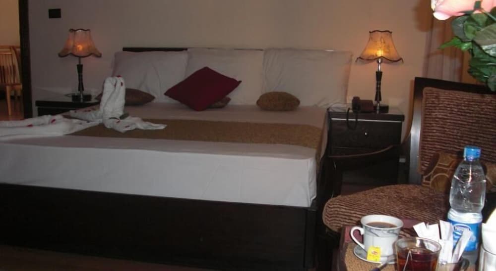 Cairo plaza Guest House