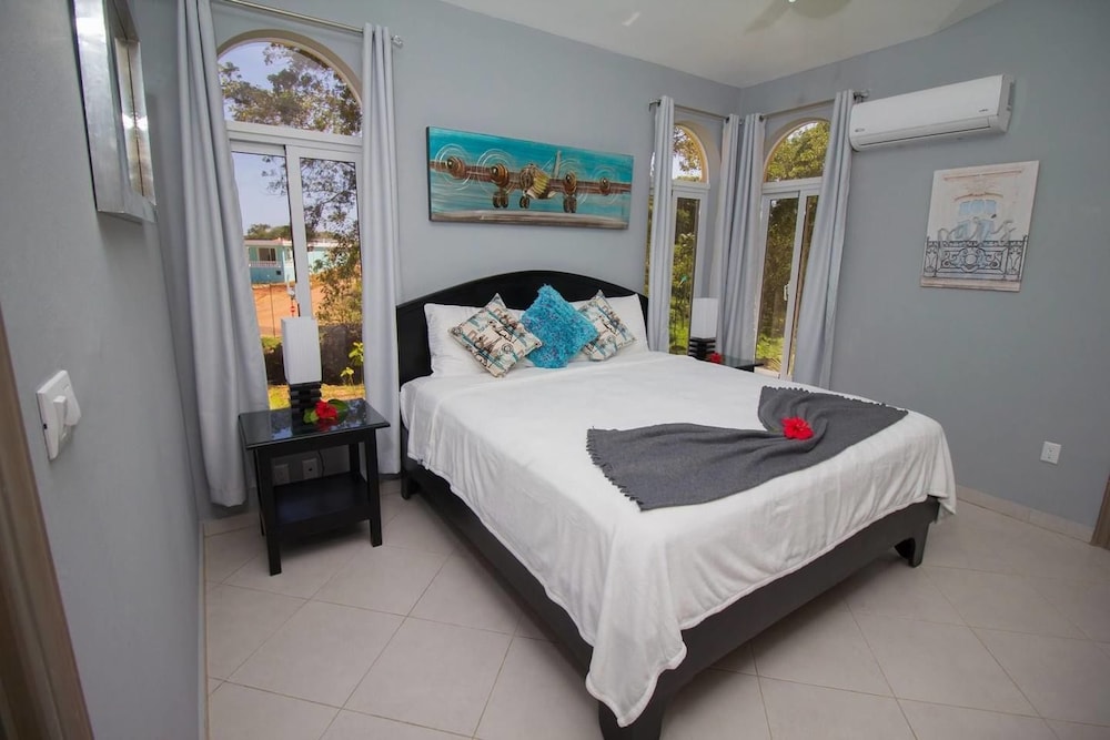 One of a Kind 6 Bedroom Luxury Villa view 2