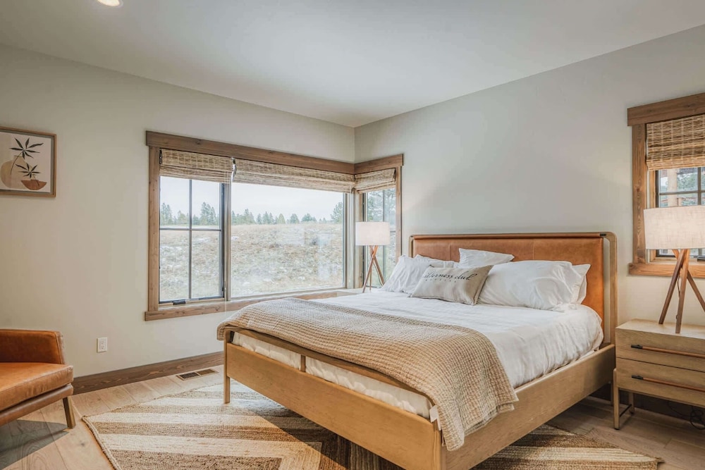 Wilderness Club Escape For 14!
