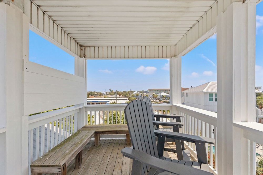 Beach House Spacious 4BR Retreat With Gulf Views & Observation Deck!