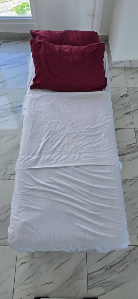 Room-sofa Bed Stay Rooftop Pool & Gym, A