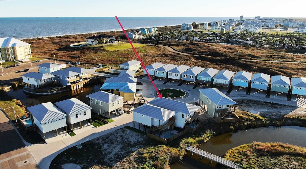 Cart-friendly Boardwalk to the Beach Private Pool, Firepit & Pond Views 361 Bayview
