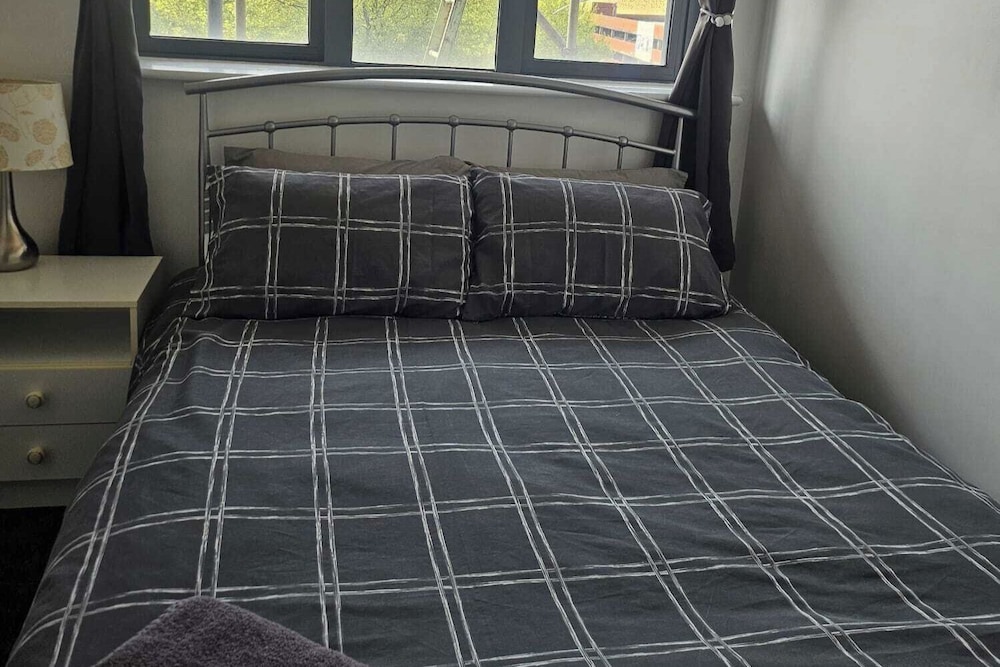 2 Bed Appt - City Centre - Private Balcony