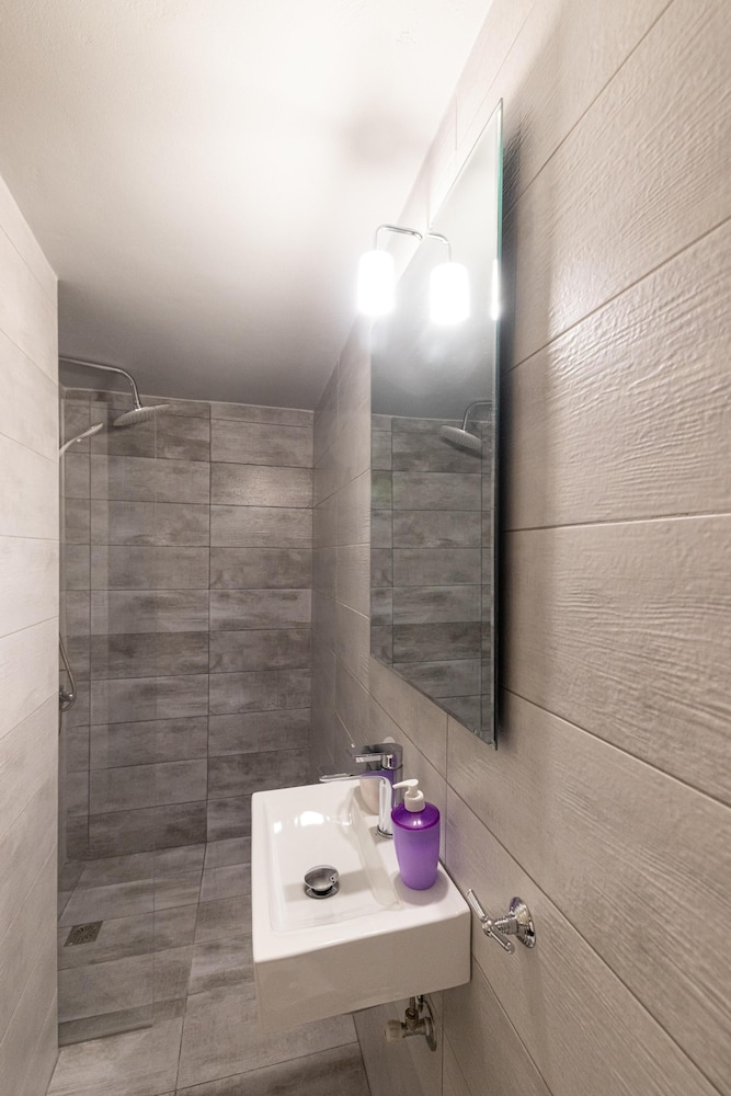 Stork Holiday Apartments - Garden & Sea View
