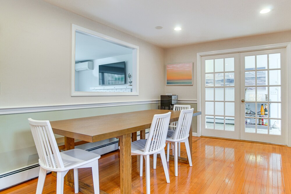 Charming Cape Cod Home ~ 1 Mi to Megansett Beach