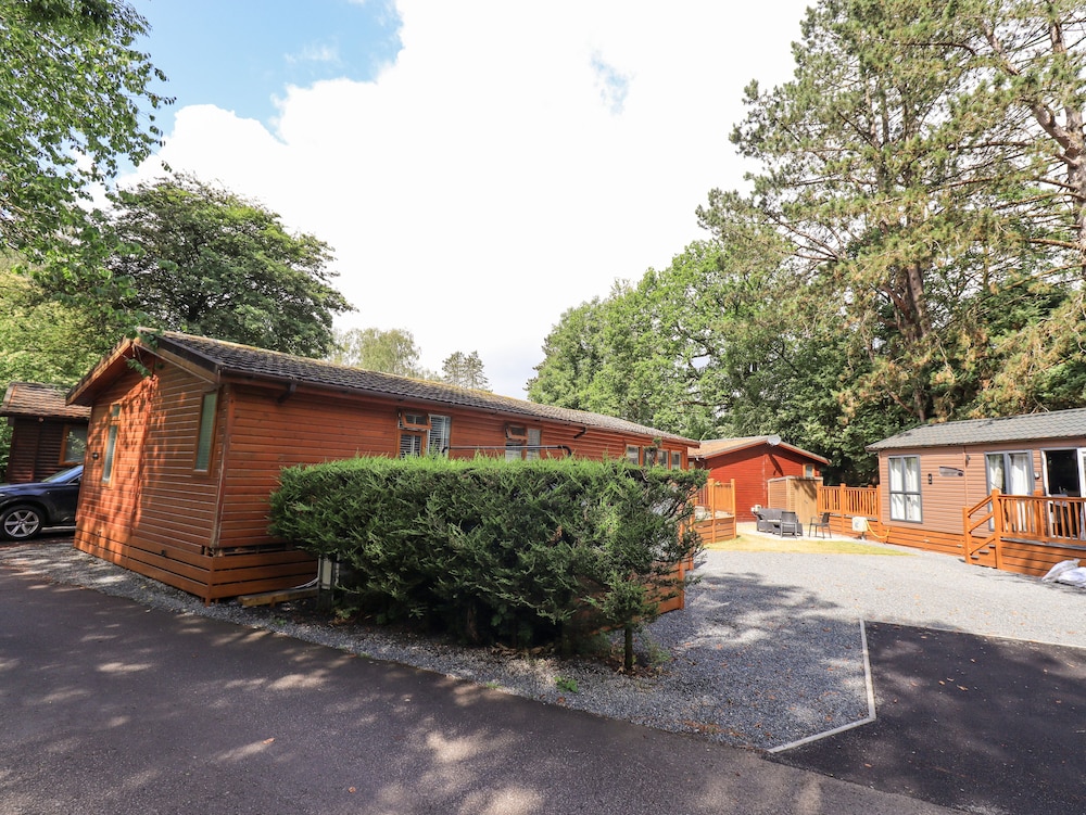 Lakes Lodge