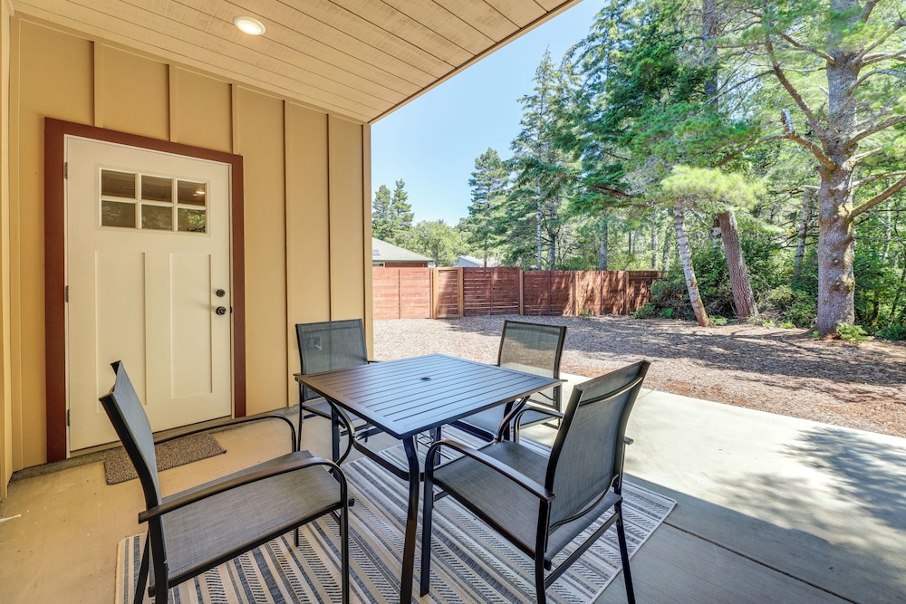 Family-friendly Florence Home: 3 Mi to the Coast!