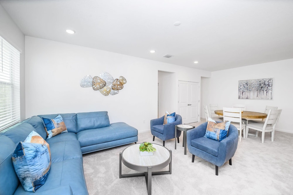 Upstay Luxury Resort Home w Pool & Patiosleeps 26