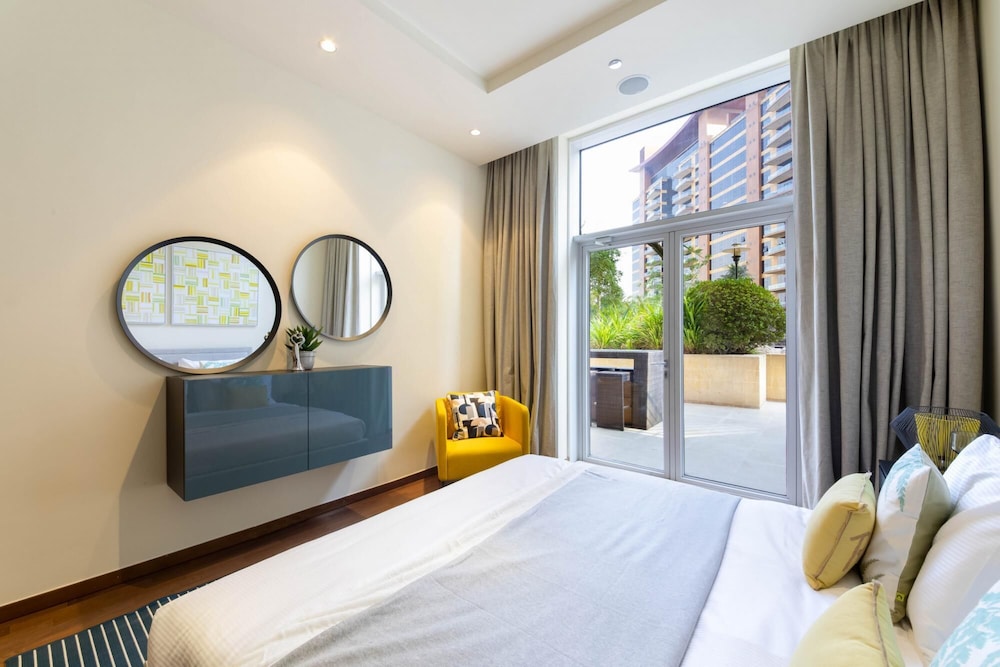 Chic Stay on the Palm wz Private Beach Access