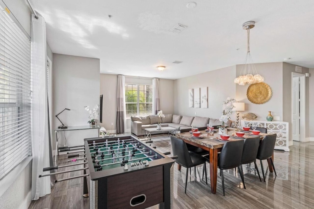 Vista Cay Swanky
