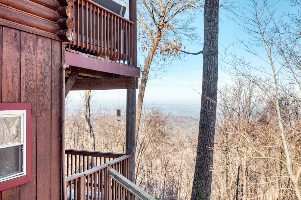 Pine Needle by Avantstay Log Cabin w/ Gorgeous Views, Hot Tub, Patio & Pool Table! view 3