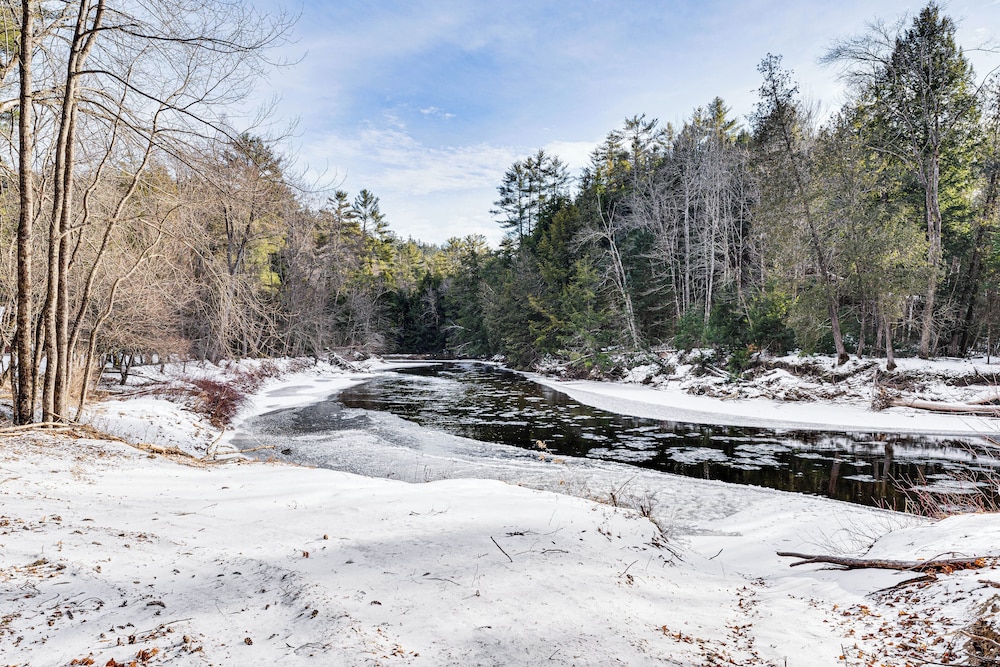 Forested Retreat w/ Sauna: 5 Mi to Schroon Lake