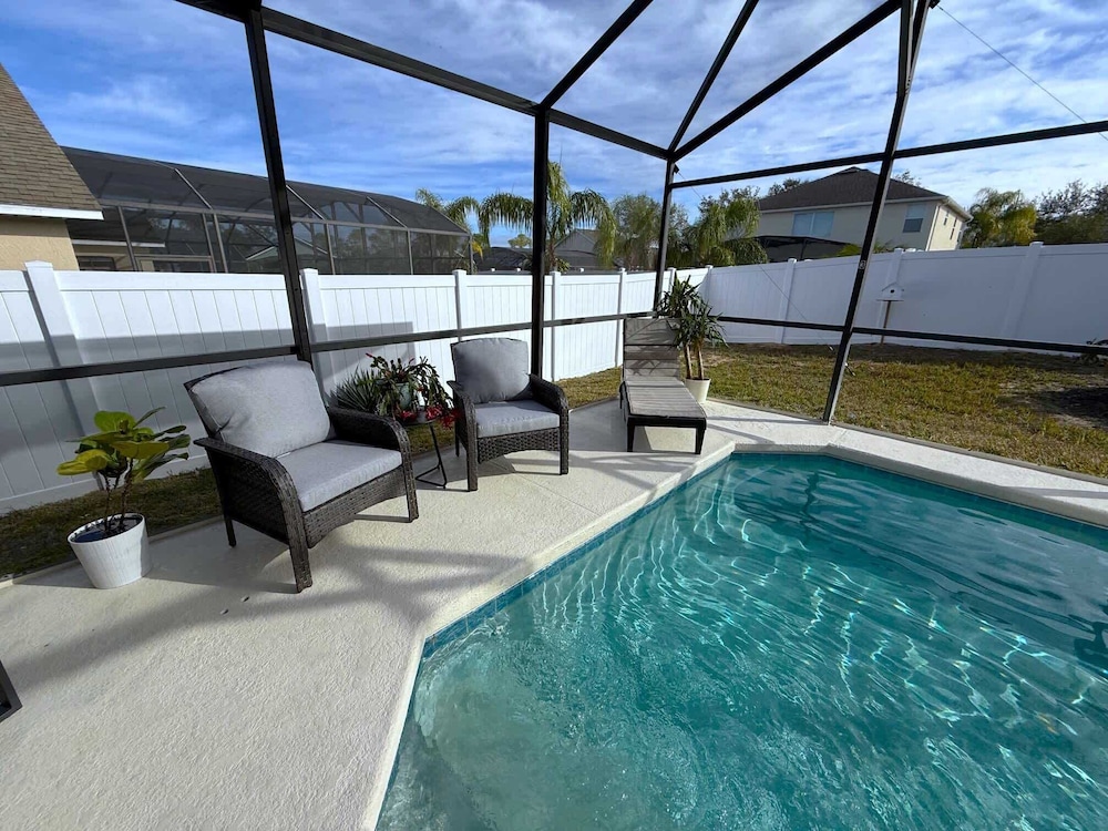 Spacious 5-bedroom Pool Villa in Southern Dunes