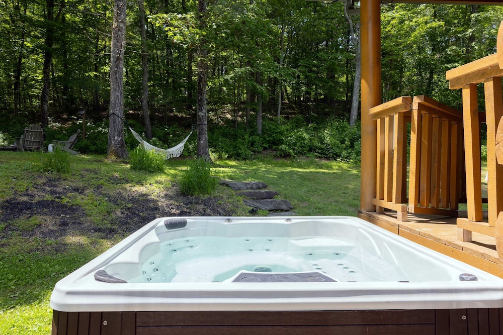 Luxury Private Estate w Pool Near Rhinebeck