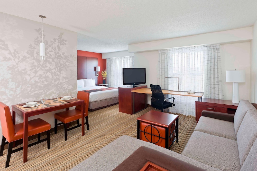 HOTEL OKINAWA WITH SANRIO CHARACTERS 110