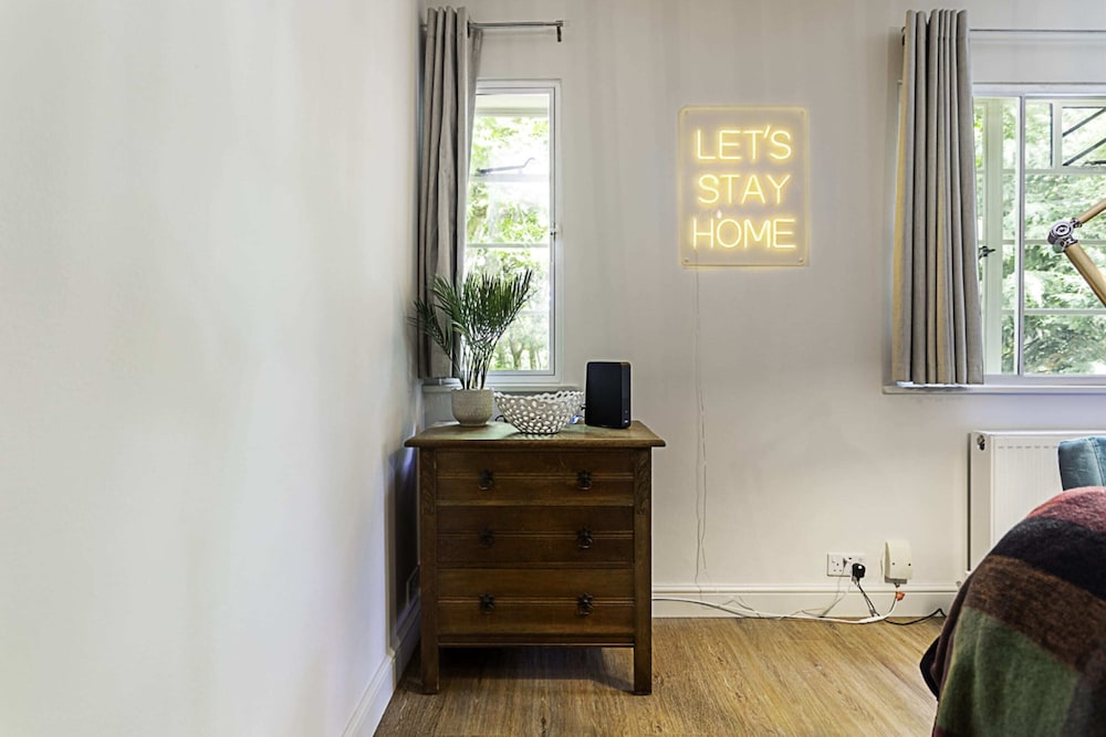 Stylish Highgate Haven Apartment