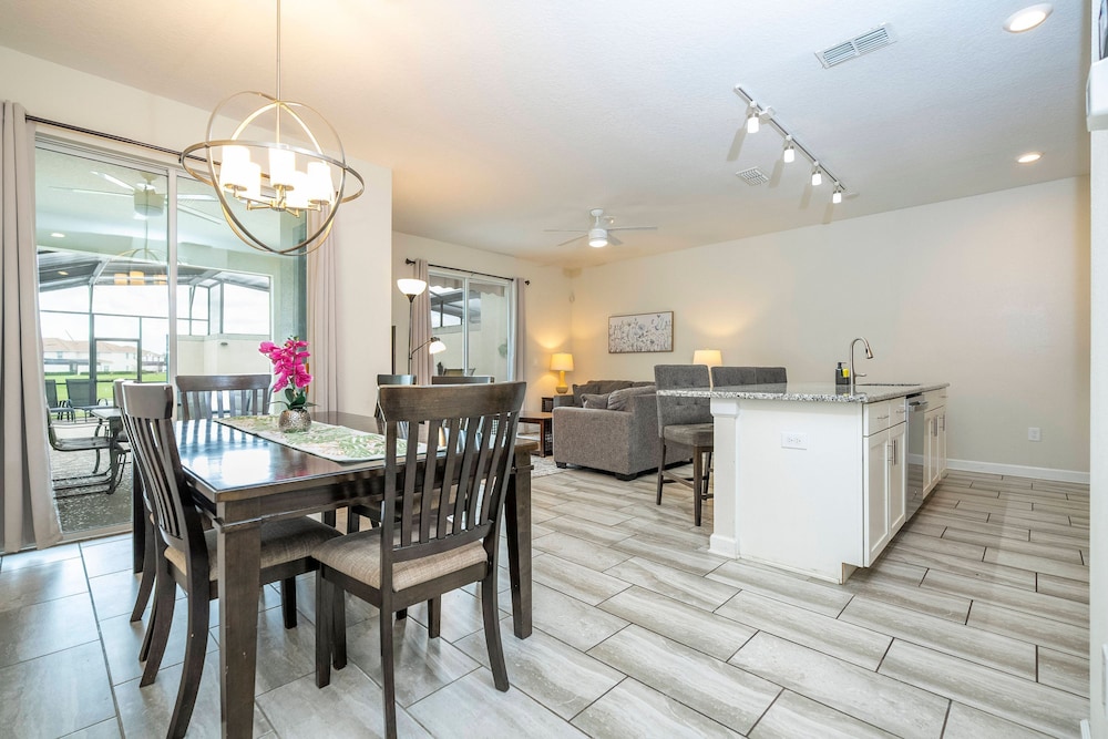 Storey Lake 4 BR With Private Pool