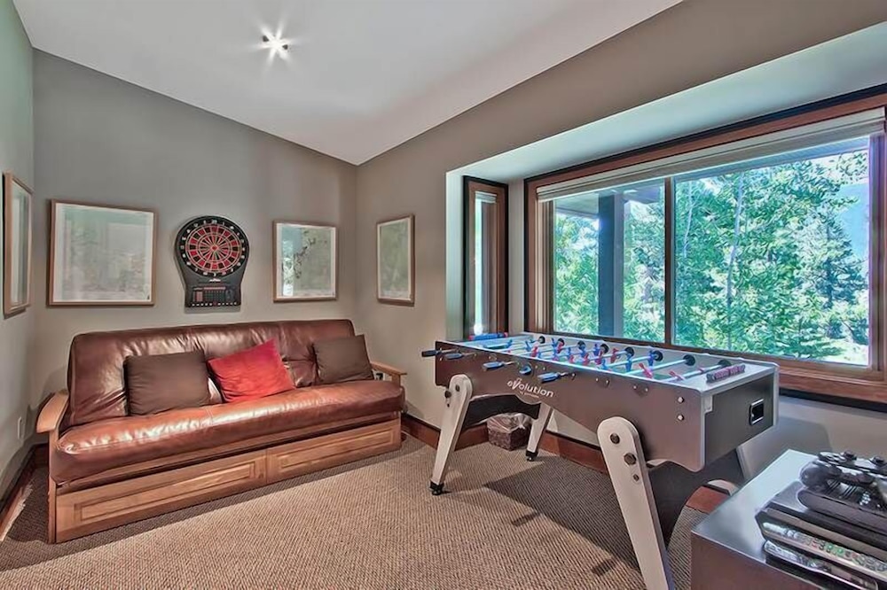 Lake Tahoe Vacations - Wilderness Lodge - 5 Br Home - Property Image 1
