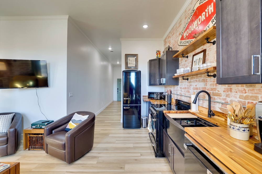 Walk to Shops & Eats: Charming Dtwn Emmett Apt!