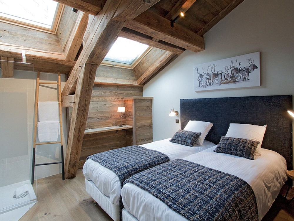 Chalet in Les Deux Alpes With Heated Pool