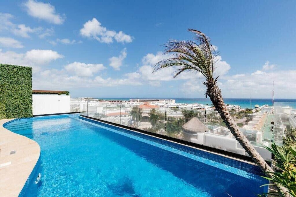 Ocean view Rooftop Studios with Pool