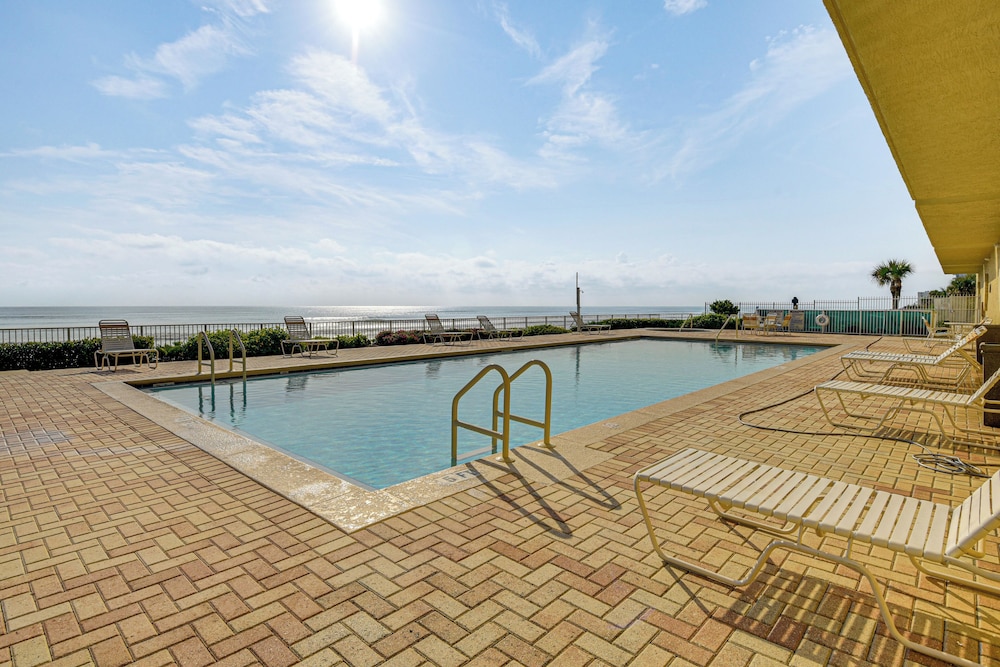 Direct Beach Access: NSB Condo w/ Community Perks