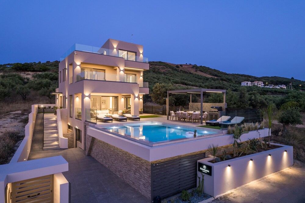 Villa Ekphrasis
