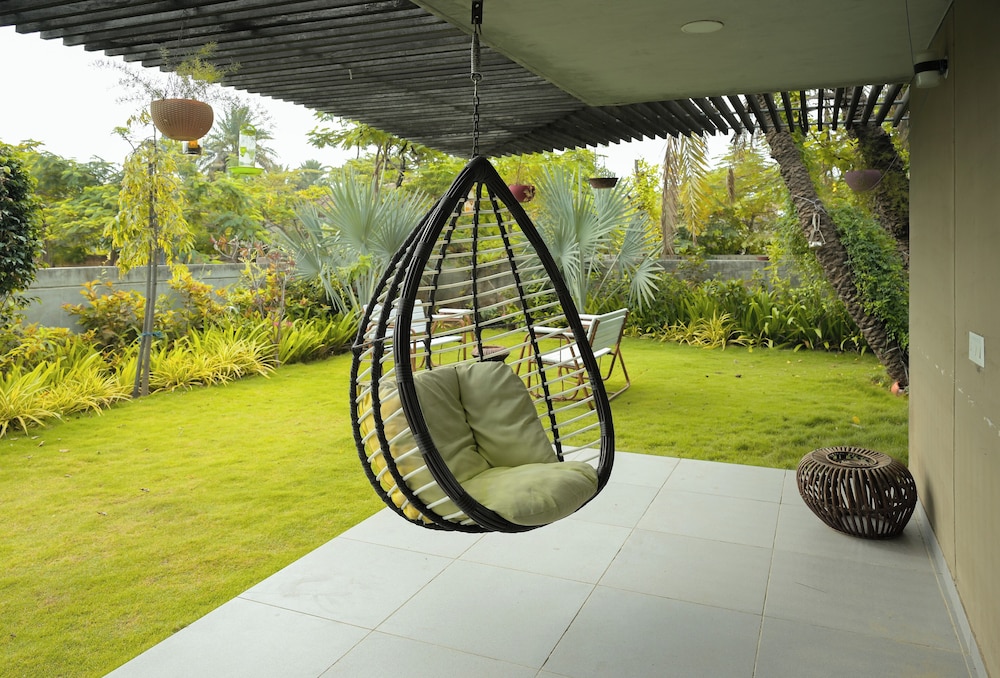 StayGuru Luxury Villa