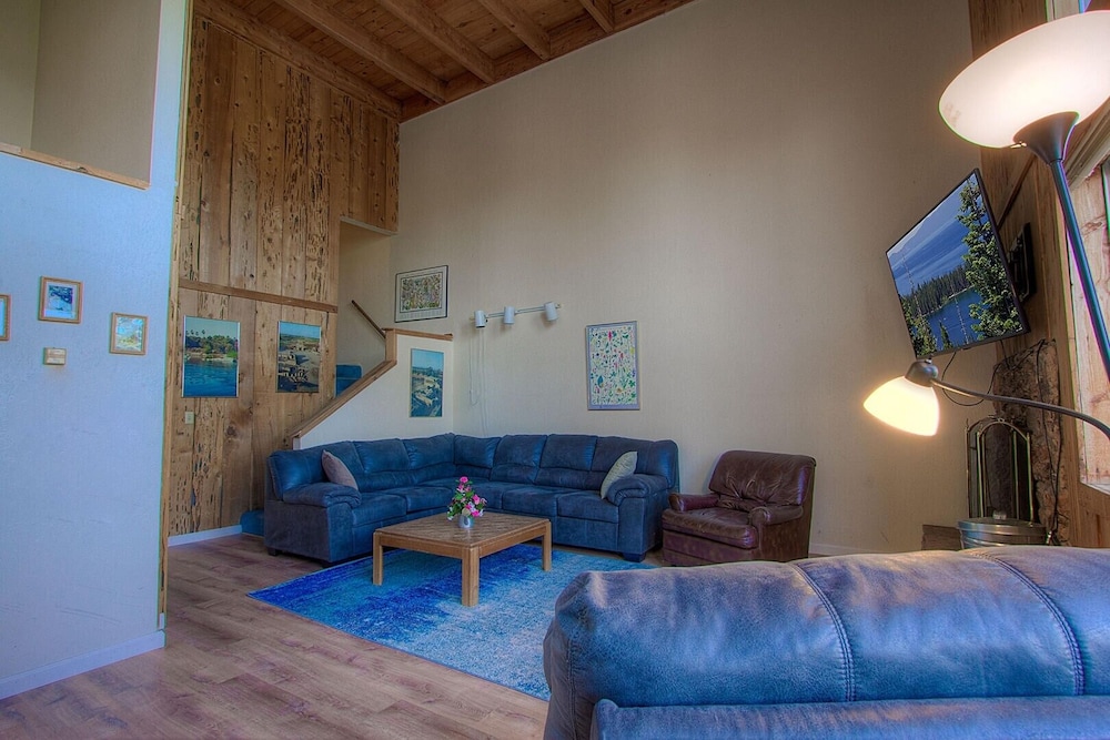 Lake Tahoe Vacations - Life's Better The Milky Way 4 Bedroom Condo by RedAwning - Property Image 14