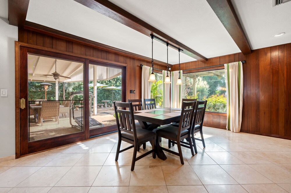 Bright Family Getaway Large Backyard Oasis Patio