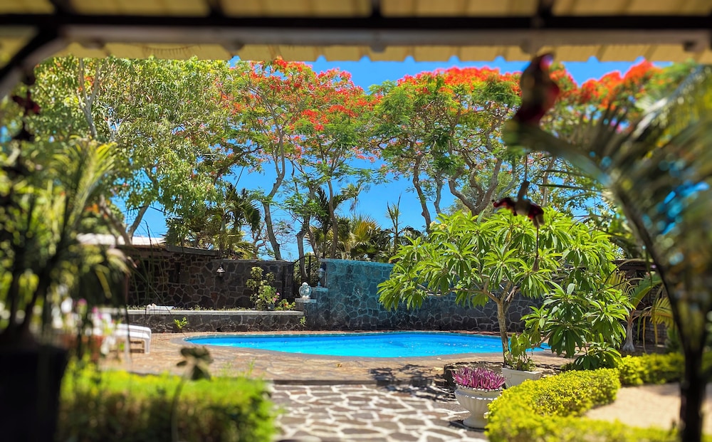 Laurels Villas