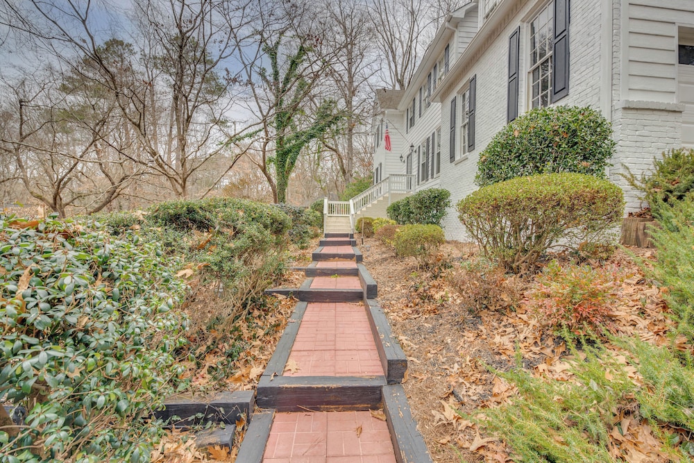 Spacious Home w/ Deck in Marietta!