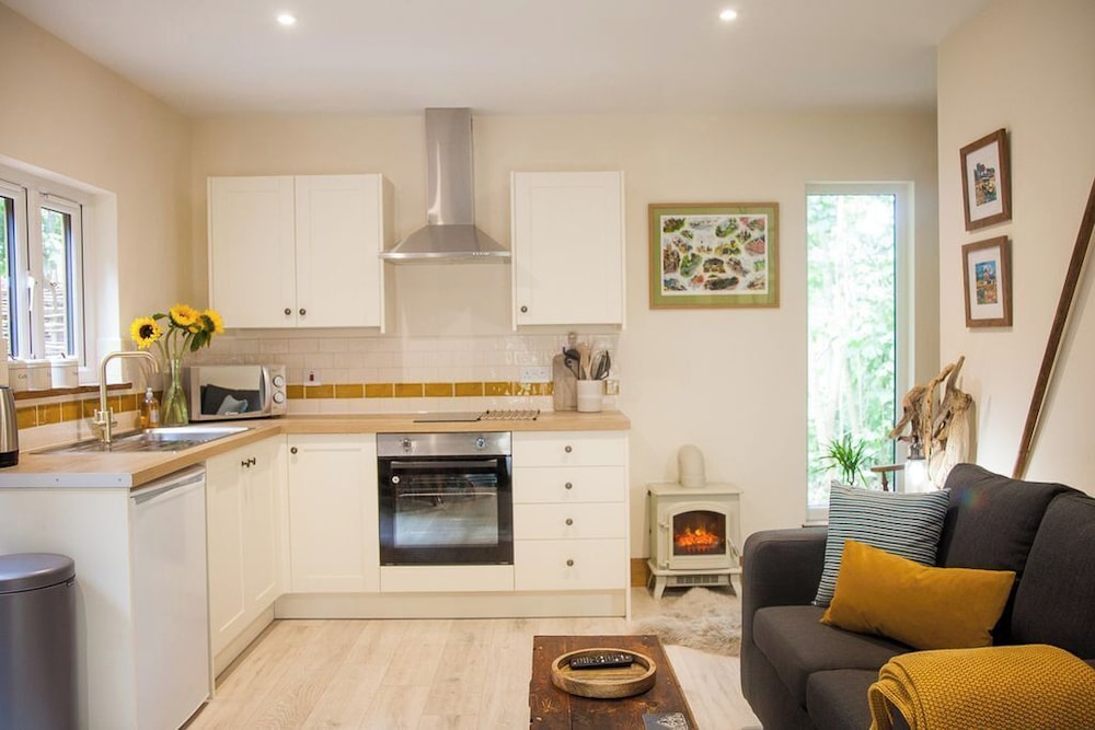 Hayne Barn Estate - Private Estate : 6 Eco Lodges - 1 Studio