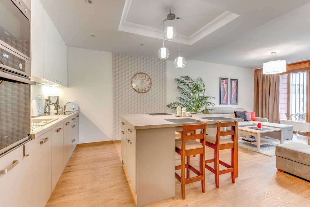 Aura - Riverside & Parking by Downtown Apartments